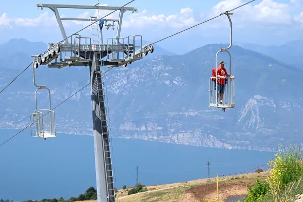 Kult-Seilbahn am südlichen Gardasee nach 10 Jahren Pause wiedereröffnet Bild: Kult-Seilbahn am südlichen Gardasee nach 10 Jahren Pause wiedereröffnet