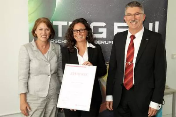 Bild: Ausbildungszertifikat der Bundesagentur für Arbeit geht 2012 an CONET