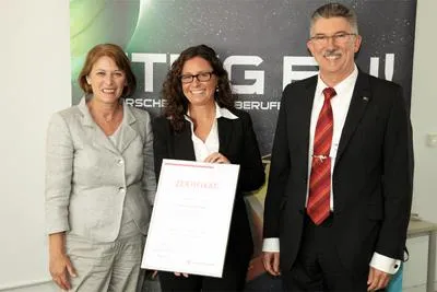 Ausbildungszertifikat der Bundesagentur für Arbeit geht 2012 an CONET Bild: Ausbildungszertifikat der Bundesagentur für Arbeit geht 2012 an CONET