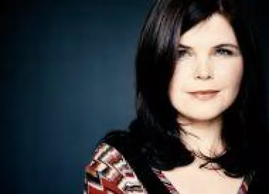 Bild: Julia Franck liest zur Premiere aus ihrem neuen Roman "Rücken an Rücken"