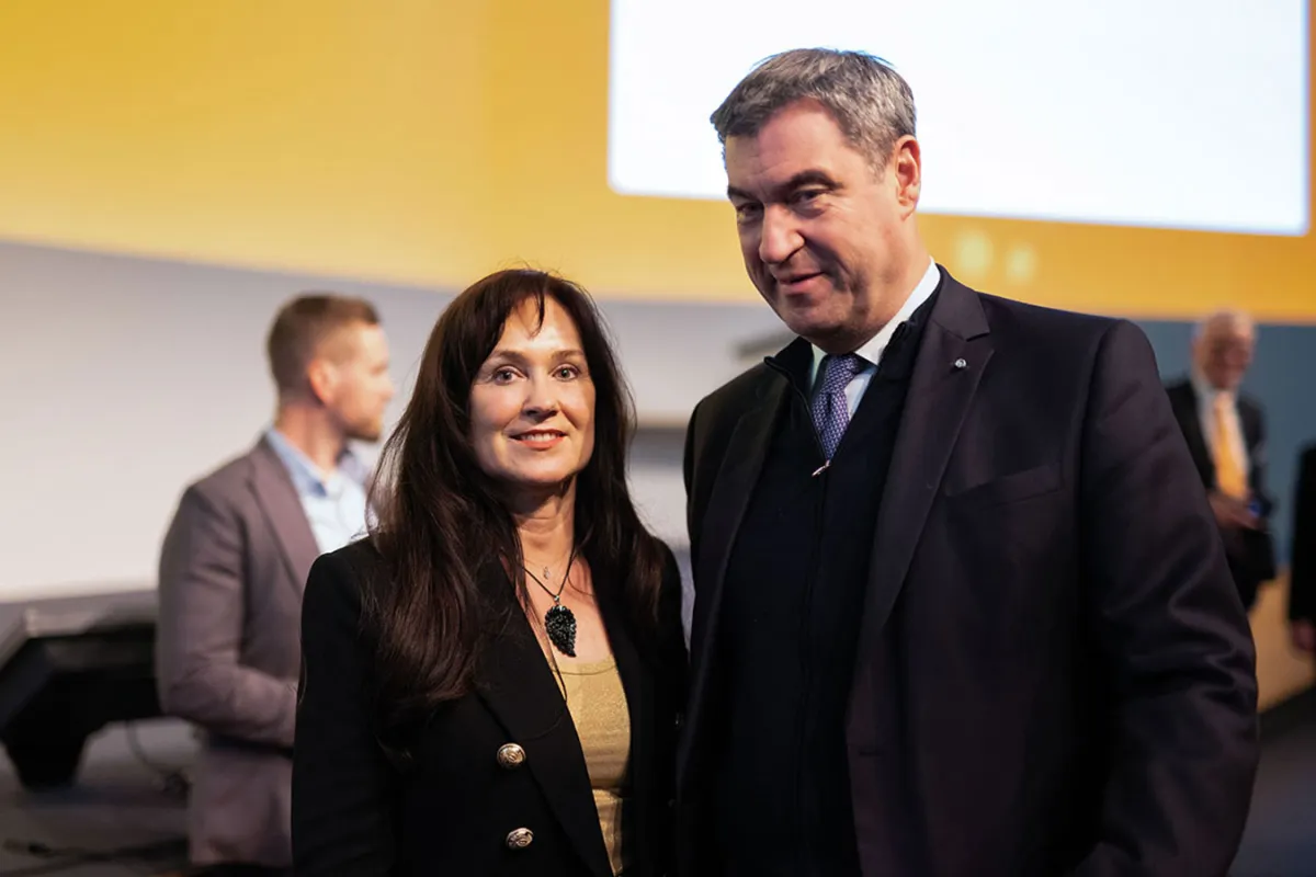 Sabine Michel mit dem Bayerischen Ministerpräsidenten Dr. Markus Söder  (© smic! Events & Marketing)