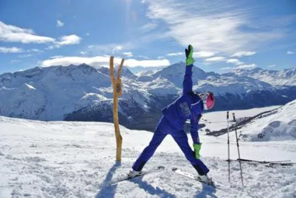 Bild: Sonnengruß im Schnee