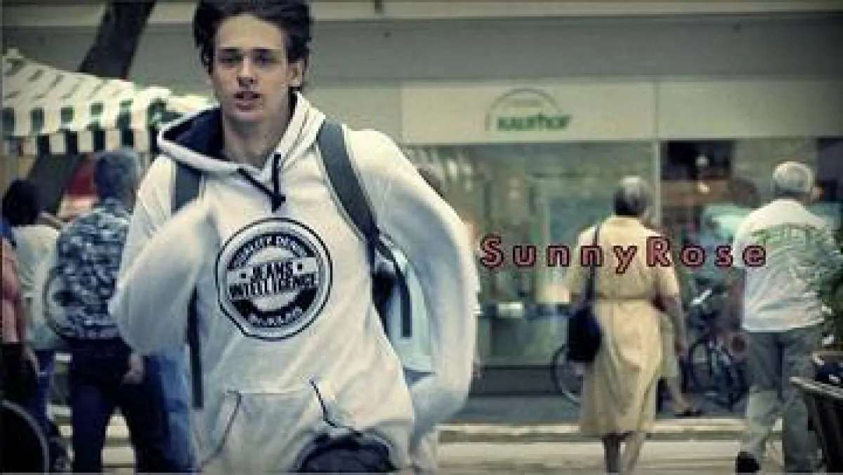 Sunnyrose: Auf dem Bild rennt Dennys (Frederik Itzenplitz).