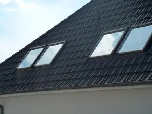 Bild: Sonnenschutzfolie für Dachfenster verringert effektiv die Überhitzung der Räume