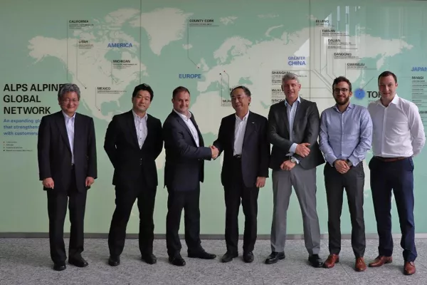 Bild: Globales Alliance Partnership Agreement zwischen Sigfox und Alps Alpine zur Förderung der Innovation im IoT