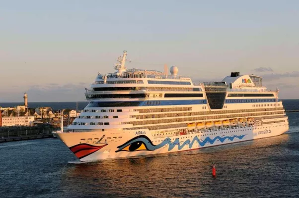 Bild: AIDAblu eröffnet diesjährige Sommersaison in Warnemünde