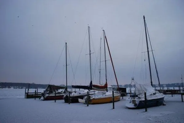 Bild: Virtueller Ausstellungsraum für Straßenfotografie - Steffen Freyberg zeigt „Wannsee im Winter“