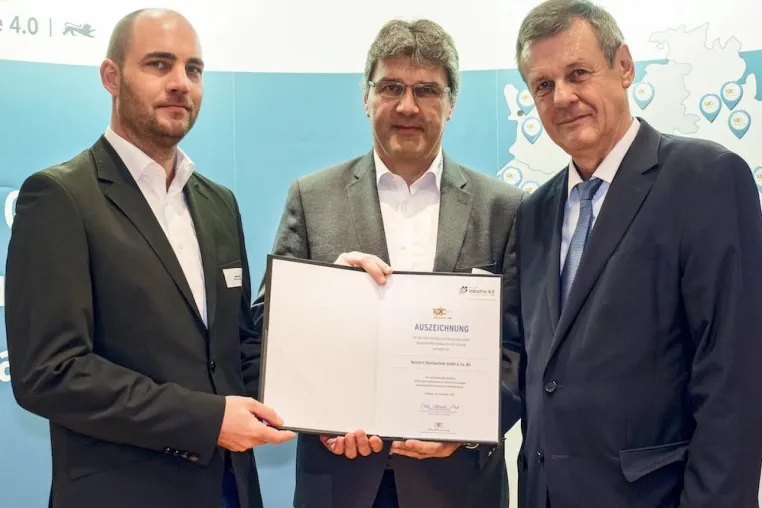 Reichert Holztechnik für zukunftsorientierte Fertigung ausgezeichnet. Bild: Reichert Holztechnik für zukunftsorientierte Fertigung ausgezeichnet.