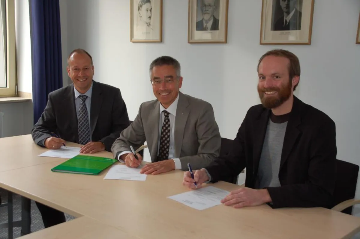 Michael Beckhäuser, Beckhäuser Personal & Lösungen, AOK-Direktor Horst Keller und Produktionsleiter