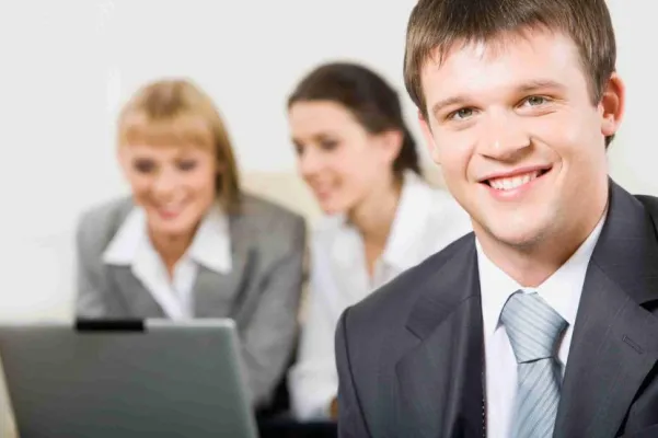 Bild: Mit CheckYourImage die optimalen Fotos für Firmenwebsite und Mitarbeiter-Tafel finden