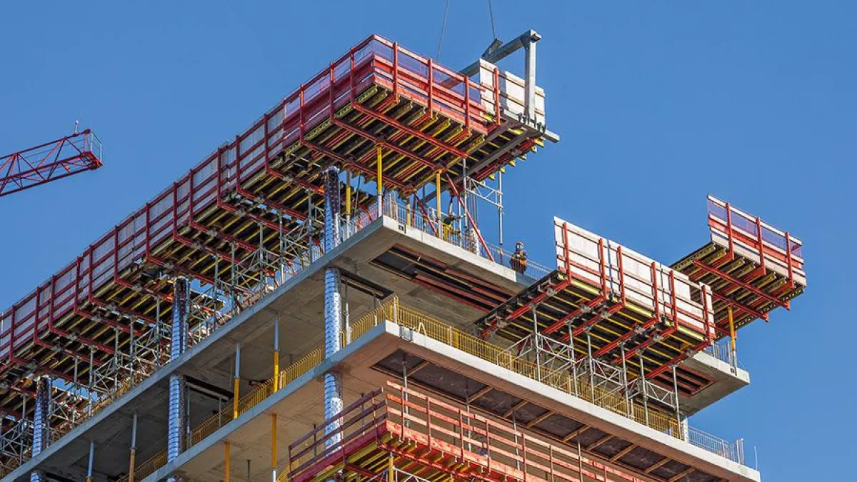 Wichtiger Bestandteil der PERI Schalungs- und Gerüstlösung waren die VARIODECK Randdeckentische.