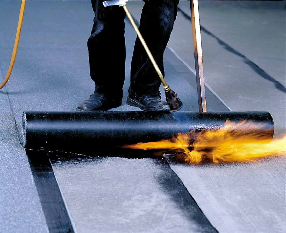 Die Bitumenbahn behauptet sich weiter im Wettbewerb der Abdichtungsmaterialien als Marktführer.