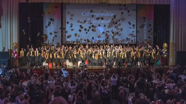 Feierliche Bachelor-Graduation: Cologne Business School gratuliert Absolventen Bild: Feierliche Bachelor-Graduation: Cologne Business School gratuliert Absolventen