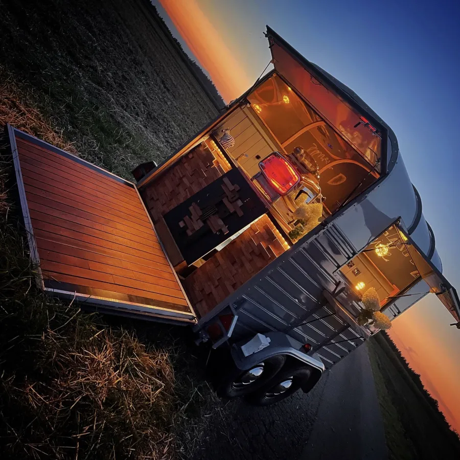 Zebra 24Seven Pferdeanhänger Cocktailbar (© Zebra 24Seven )