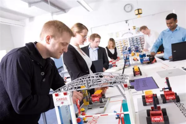 MODELLFABRIK KOBLENZ feierlich eröffnet Bild: MODELLFABRIK KOBLENZ feierlich eröffnet