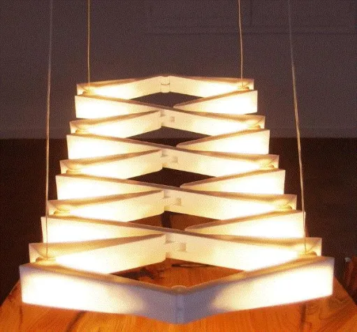 Bild: Premiere auf der light + building 2016: XMOOVE - Flexible und personalisierbare Tisch- und Pendelleuchten!