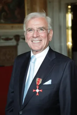 Bild: Bundesverdienstkreuz an Präsident der Deutschen Seemannsmission verliehen