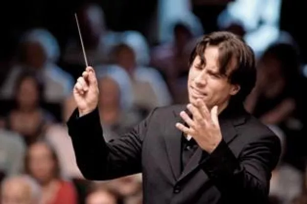 Bild: Musikalische Grenzüberschreitungen mit Kristjan Järvi und dem MDR Sinfonieorchester beim October Festival