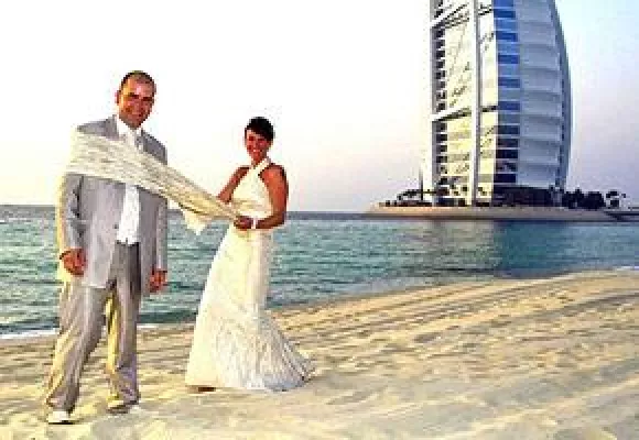 Bild: Heiraten im Ausland – Ausgefallene Hochzeits-Arrangements in Namibia, New York, Zypern und Abu Dhabi