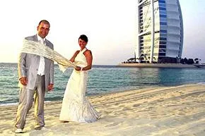 Bild: Heiraten im Ausland – Ausgefallene Hochzeits-Arrangements in Namibia, New York, Zypern und Abu Dhabi