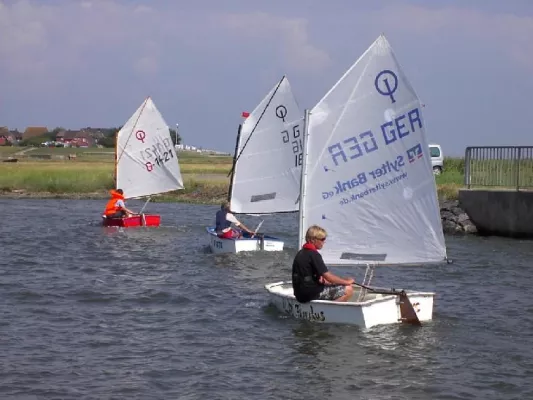 Hooger Schleusenfest mit Optimistenmeisterschaft Bild: Hooger Schleusenfest mit Optimistenmeisterschaft