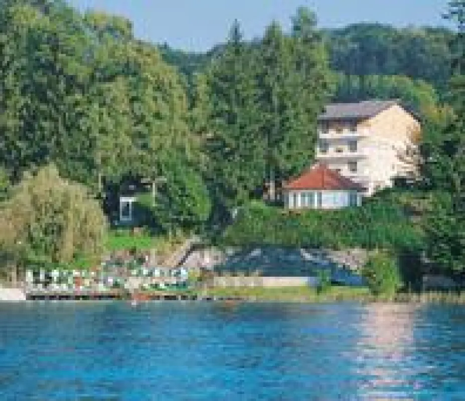 Direkt am Wörthersee liegt das Flair Hotel mit eigenem Strandbad und zahlreichen Wassersportmöglichkeiten