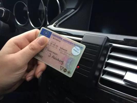 GeoCapture kombiniert Führerscheinkontrolle mit GPS-Ortung und mobiler Zeiterfassung Bild: GeoCapture kombiniert Führerscheinkontrolle mit GPS-Ortung und mobiler Zeiterfassung