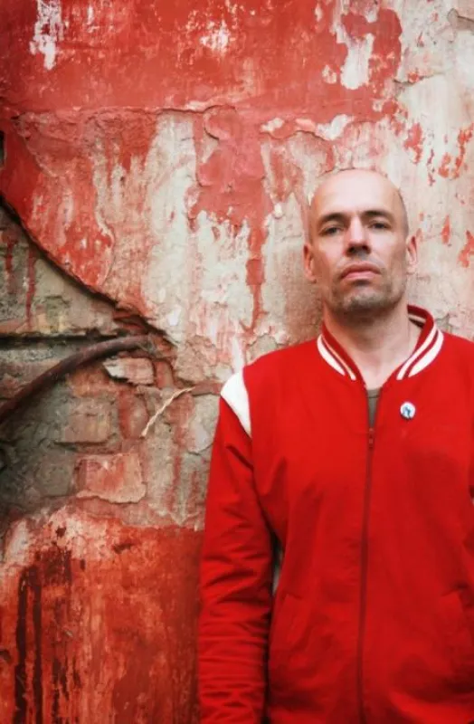 Jan Off liest in der CARICATURA Bar