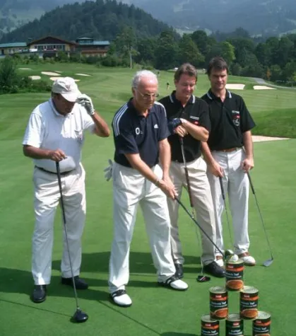 Bild: Suppen-König Bernhard Zamek & Fussball-Kaiser Franz Beckenbauer spielen Charity-Golf