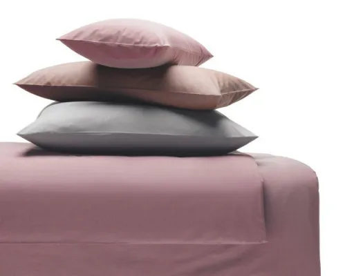 Frische für heiße Sommernächte: kühle Bettwäsche und leichte Zudecken Bild: Frische für heiße Sommernächte: kühle Bettwäsche und leichte Zudecken