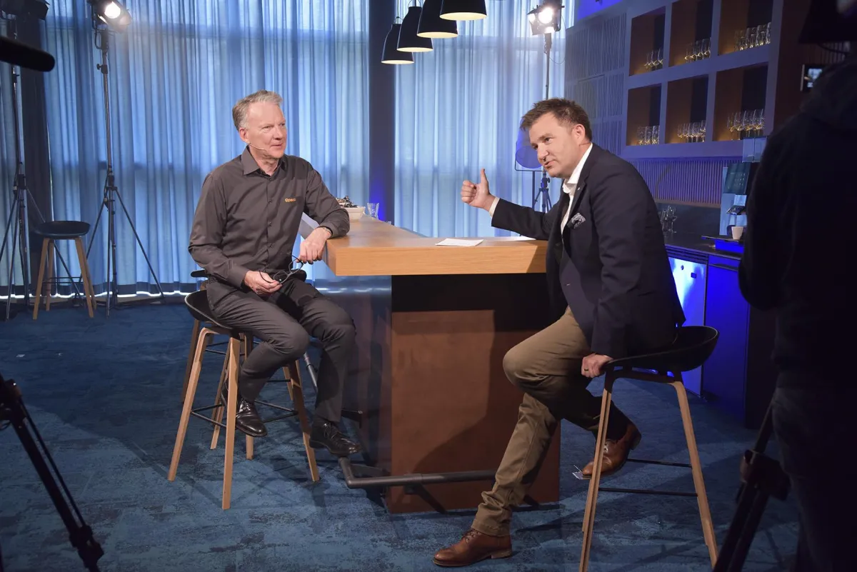 CEO Beat Bussmann und Sascha Ruefer bei der Live Session