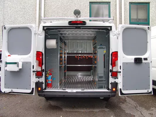 Bild: StoreVan Fahrzeugeinrichtungen bieten MEHR: Mehr Korrosionsbeständigkeit, mehr Flexibilität und Ladekapazität