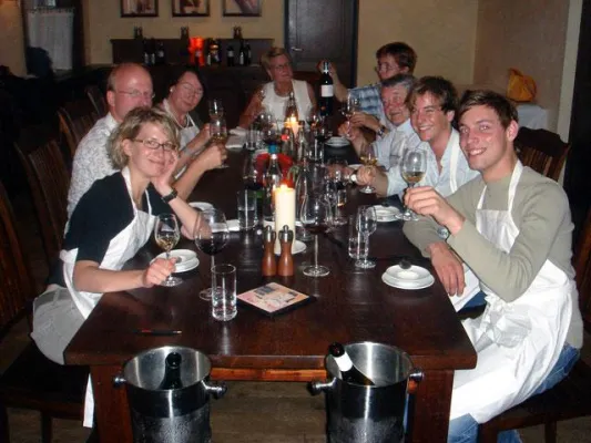 Bild: Kölner Kochkurs Premiere mit gesungenem Gruss aus der Küche