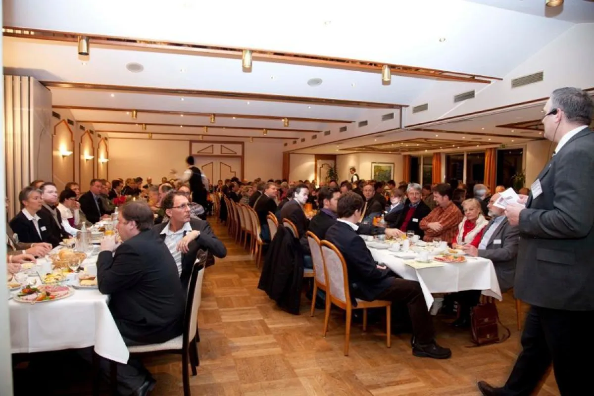 Mit rund 100 Gästen aus der regionalen Wirtschaft feierte der BNI die Gründung des Chapters Remarque in Osnabrück. Die Unternehmer treffen sich einmal wöchentlich beim Frühstück zum Austausch von Gesc