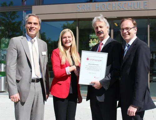 Sparkasse Hamm vergibt Stipendium an SRH-Studentin Bild: Sparkasse Hamm vergibt Stipendium an SRH-Studentin