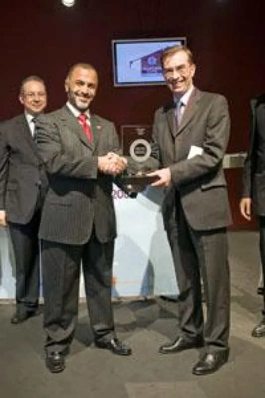 Franchise Expo Paris im März 2008: Im Rahmen des Business Award Franchise wurde Franchise-Geber Mohammed Mo’men aus dem Gastland Ägypten ausgezeichnet. Von links nach rechts: Jurymitglied Hatem Zaki,