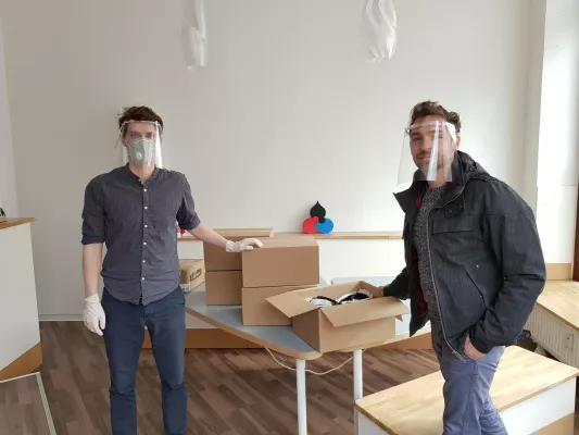 Bild: Gesichtsschilder statt Spielzeuge aus dem 3D-Drucker