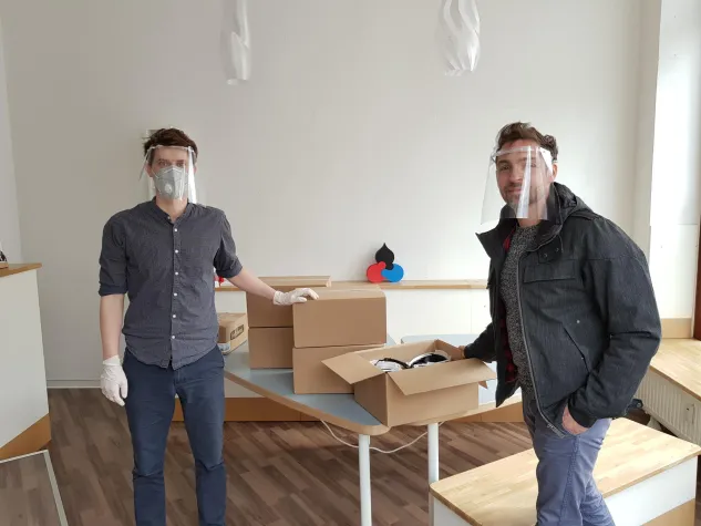 Bild: Gesichtsschilder statt Spielzeuge aus dem 3D-Drucker