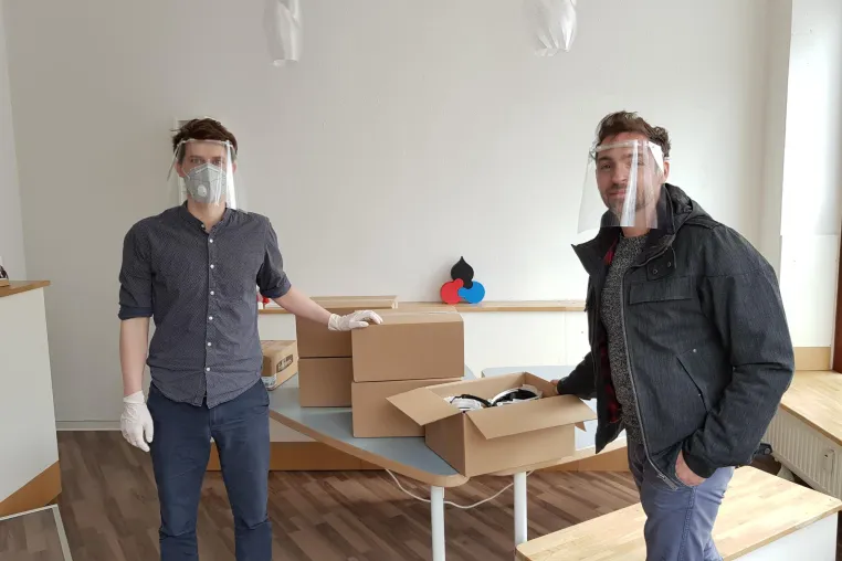Bild: Gesichtsschilder statt Spielzeuge aus dem 3D-Drucker