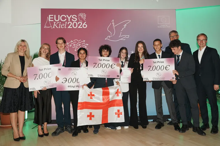 Europäische Nachwuchswissenschaft im Wettstreit an der Uni Kiel: Das sind die Gewinner*innen des EUCYS 2026 Bild: Europäische Nachwuchswissenschaft im Wettstreit an der Uni Kiel: Das sind die Gewinner*innen des EUCYS 2026