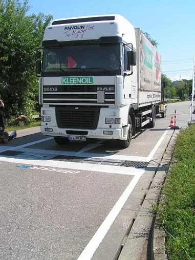 Bild: Automatisierte Messstelle prüft Zustand von LKW-Reifen: CLASSIS® feiert Deutschland-Premiere in Herbolzheim
