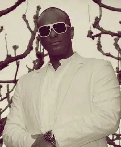 Musiker „2schneidig“ besucht Schulen in München mit Präventionsprojekt Bild: Musiker „2schneidig“ besucht Schulen in München mit Präventionsprojekt