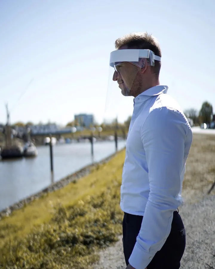 Der DRIP-PROTECTOR ist komfortabel und bedeckt Kinn, Nase, Mund und Ohren.