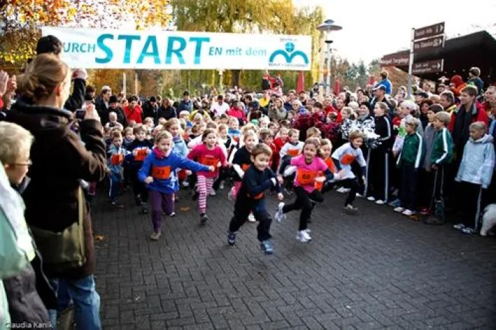 Bild: Beim Bad Krozinger Herbstlauf treffen sich Läufer aller Altersklassen