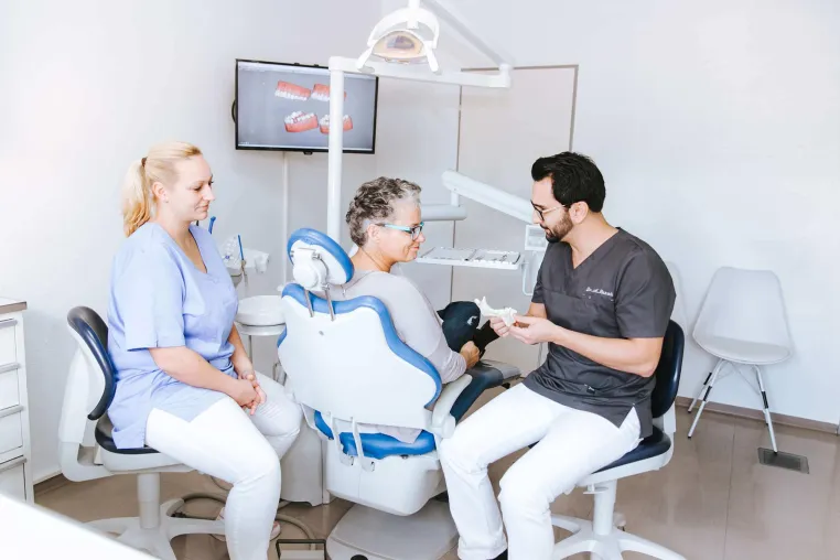 Bild: Implantate von MoReZahn für mehr Lebensqualität