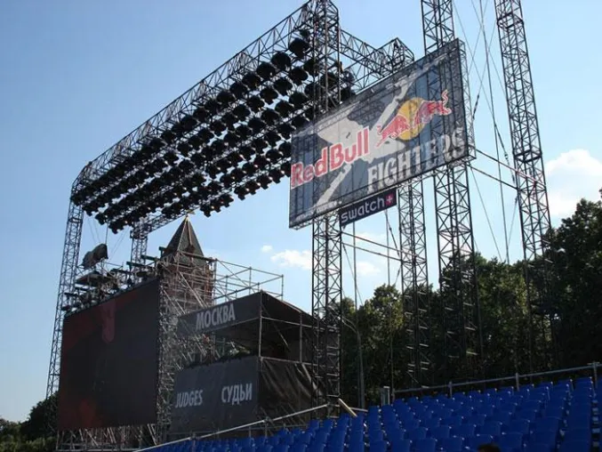 Stageco Business Partners bei Red Bull X-Fighters in Moskau aktiv Bild: Stageco Business Partners bei Red Bull X-Fighters in Moskau aktiv