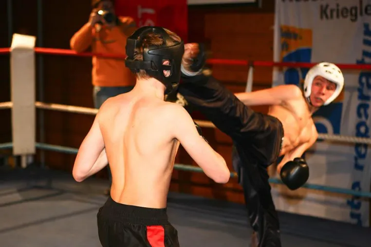Bild: Kickboxen Kindertraining steigert Fitness und Selbstvertrauen