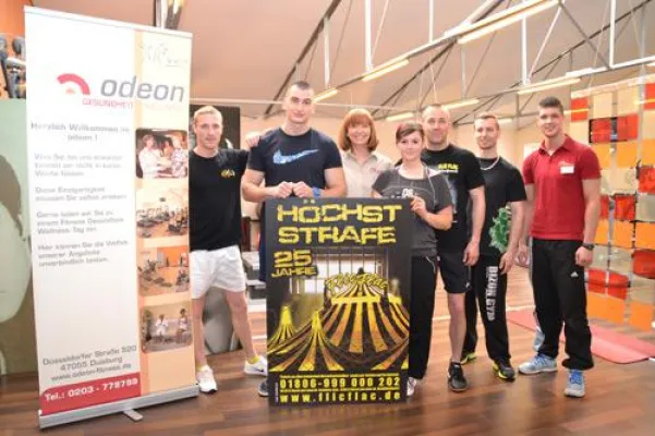 Bild: Artisten des Circus Flic Flac trainieren odeon Fitness Gesundheit Wellness in Duisburg