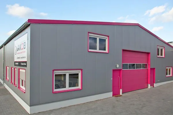 Bild: Aus Musikelektronik Jakob wird die Jakob Veranstaltungstechnik GmbH & Co KG mit neuem Firmensitz in Eltville.