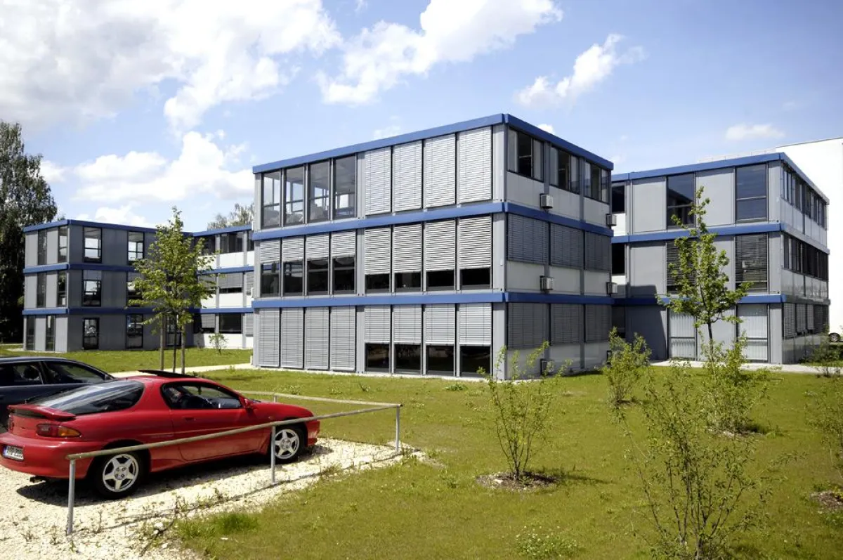 Bürogebäude aus PLUS Conatinern
